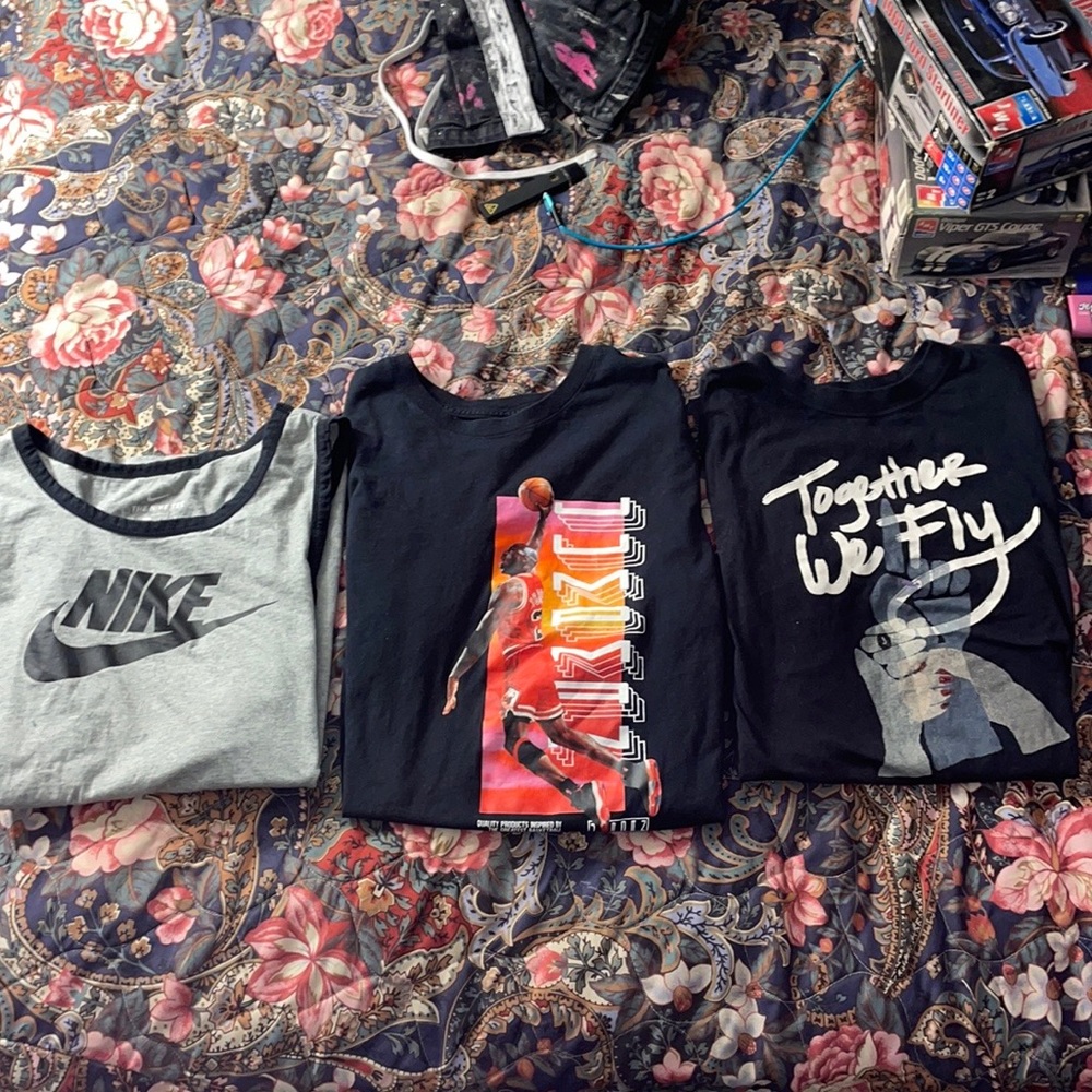 Nike and Jordan shirts💯 Size L